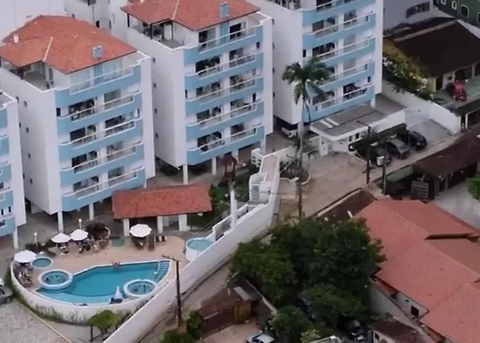 lindo na praia da enseada -